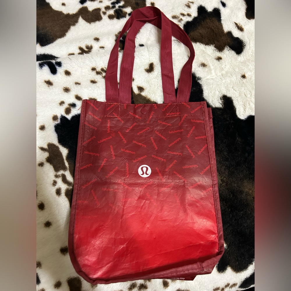 ⭐️5/$15 Lululemon Red Small Tote Bag Used